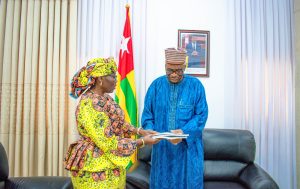 À Lomé, le président du Sénat et l’UNFPA ont échangé sur l’inclusion, la jeunesse et les droits humains. Une coopération renforcée au service du progrès social.