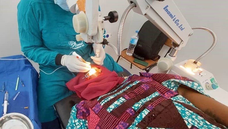 Le Togo lance une campagne nationale de 2000 chirurgies oculaires gratuites contre la cataracte. Financée par la BID, l'opération vise à vaincre la cécité évitable d'ici fin novembre.
