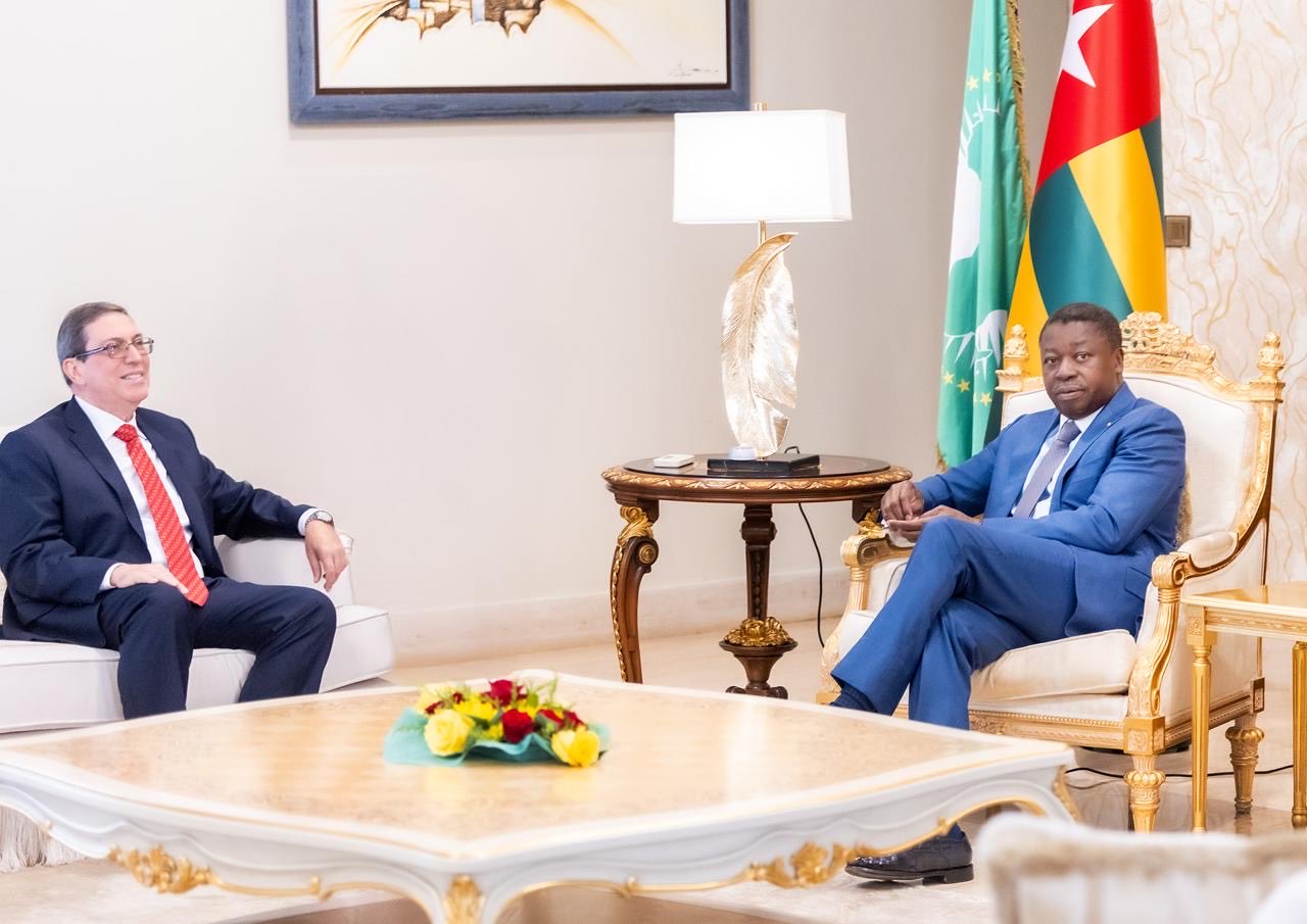 Le Togo et Cuba relancent leur coopération bilatérale avec des projets ambitieux dans la santé, l’agriculture et l’éducation. Une alliance stratégique qui mise sur les expertises croisées pour renforcer la souveraineté et la prospérité des deux pays.
