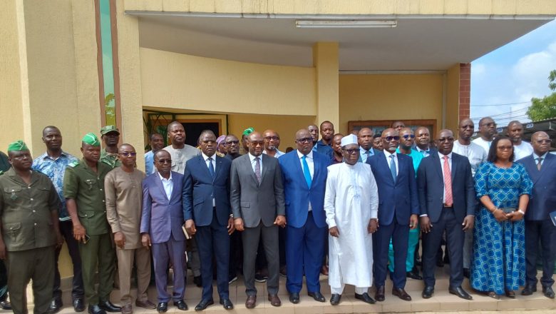 Le Togo célèbre la passation des ministères de l’environnement et de l’économie maritime, saluant les avancées de Foli-Bazi Katari et Richard Gbalgueboa Kangbeni. Un héritage vert et côtier qui inspire la nouvelle gouvernance.