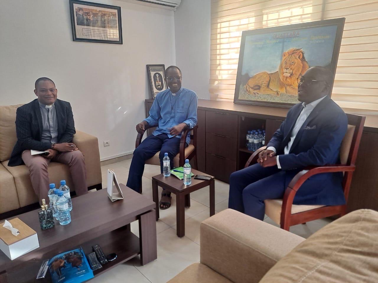 Consultations ministère Enseignement supérieur Togo octobre 2025 : UCAO et ESGIS reçues à Lomé. Le ministre Natchaba renforce le dialogue avec les établissements privés.