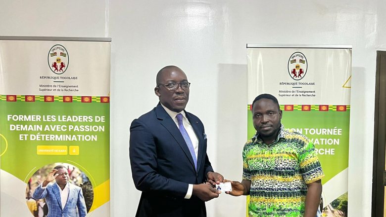 Le ministre Natchaba reçoit sa carte e-ID Togo, marquant un tournant numérique décisif pour tous les citoyens. Cette identité biométrique simplifiera l'accès aux services publics et renforcera l'inclusion nationale.