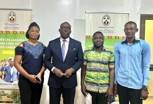 Le ministre Natchaba reçoit sa carte e-ID Togo, marquant un tournant numérique décisif pour tous les citoyens. Cette identité biométrique simplifiera l'accès aux services publics et renforcera l'inclusion nationale.