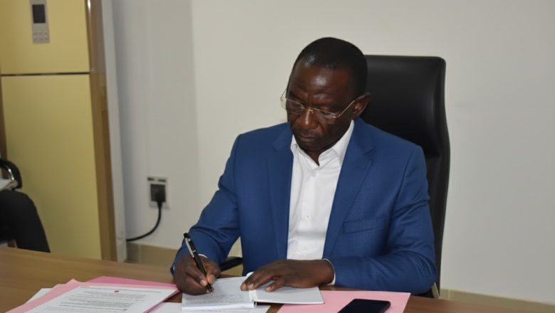 Le nouveau ministre togolais de l'Éducation nationale, Mama Omorou, ingénieur du BTP, présente une feuille de route en sept axes stratégiques pour le ministère unifié, visant à renforcer la qualité, la digitalisation et l'insertion professionnelle face au chômage des jeunes.