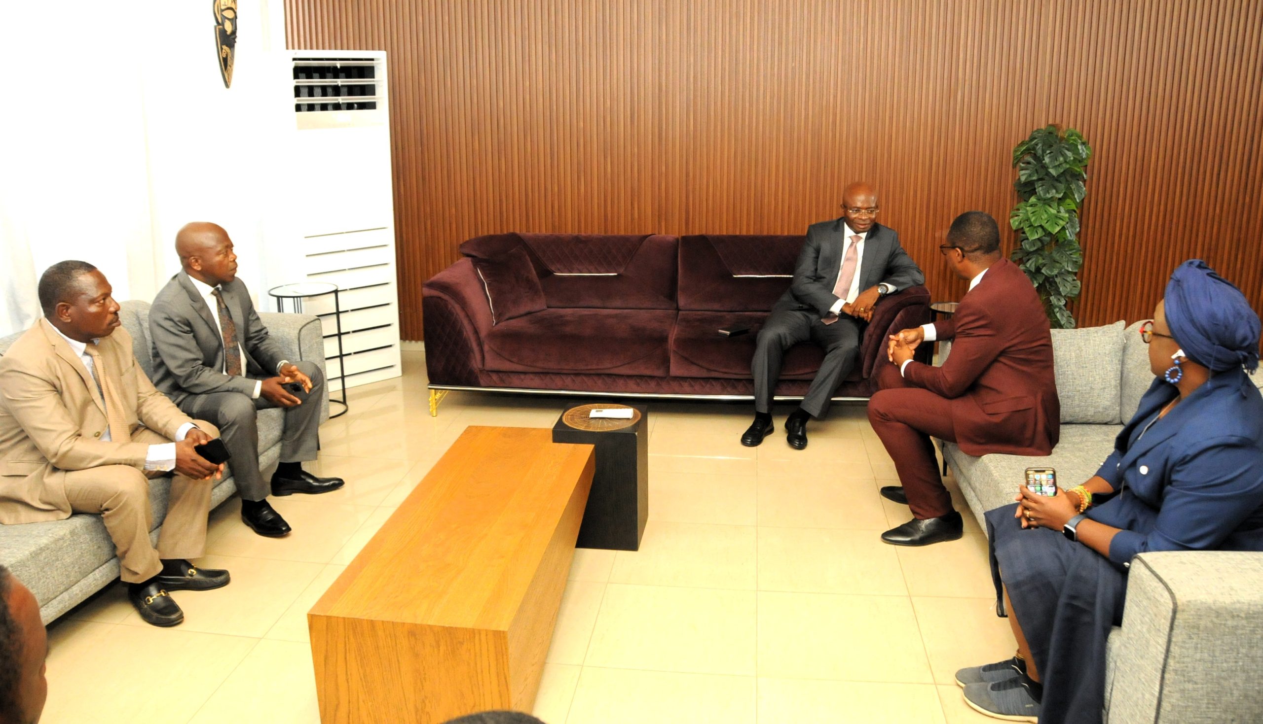 À un mois de la Foire Internationale de Lomé, le Togo affine ses préparatifs. Inspection ministérielle, innovations numériques et ambition régionale : la 20ᵉ édition s’annonce mémorable.
