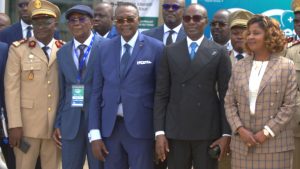 Lomé devient le cœur de l'innovation médicale africaine. L'Hôpital Dogta-Lafiè y organise ses Premières Journées Médicales, présentant comment les drones, la téléconsultation et les tests POC redéfinissent la prise en charge des maladies (transmissibles et non transmissibles) au Togo et sur le continent.