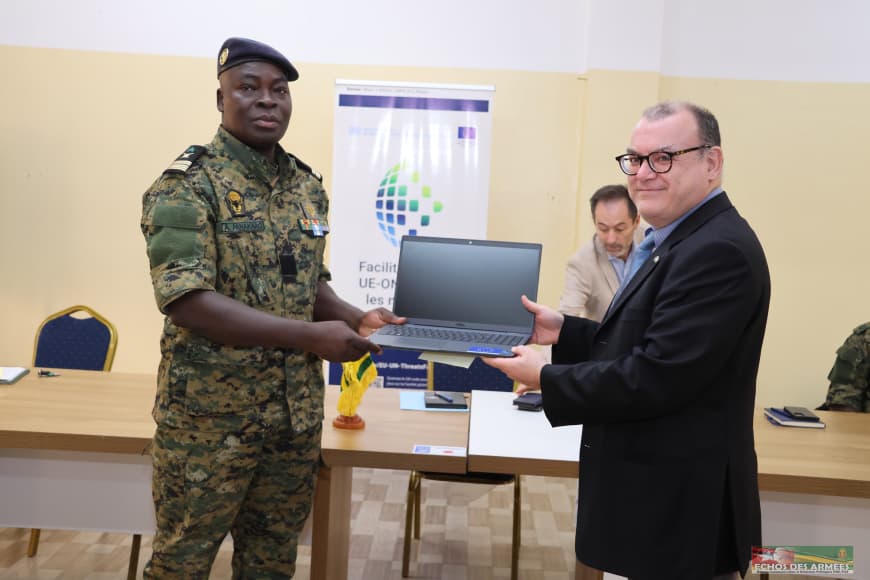 L’Union européenne équipe le Togo contre les engins explosifs improvisés avec un appui de 115 millions FCFA. Objectif : protéger les communautés du nord et renforcer la sécurité civile.