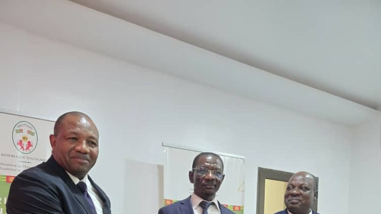 Le gouvernement togolais signe un accord majeur avec le CAMES pour renforcer la coopération universitaire en Afrique. À l’approche des Journées scientifiques 2026, Lomé affirme son ambition d’excellence académique et d’innovation inclusive.
