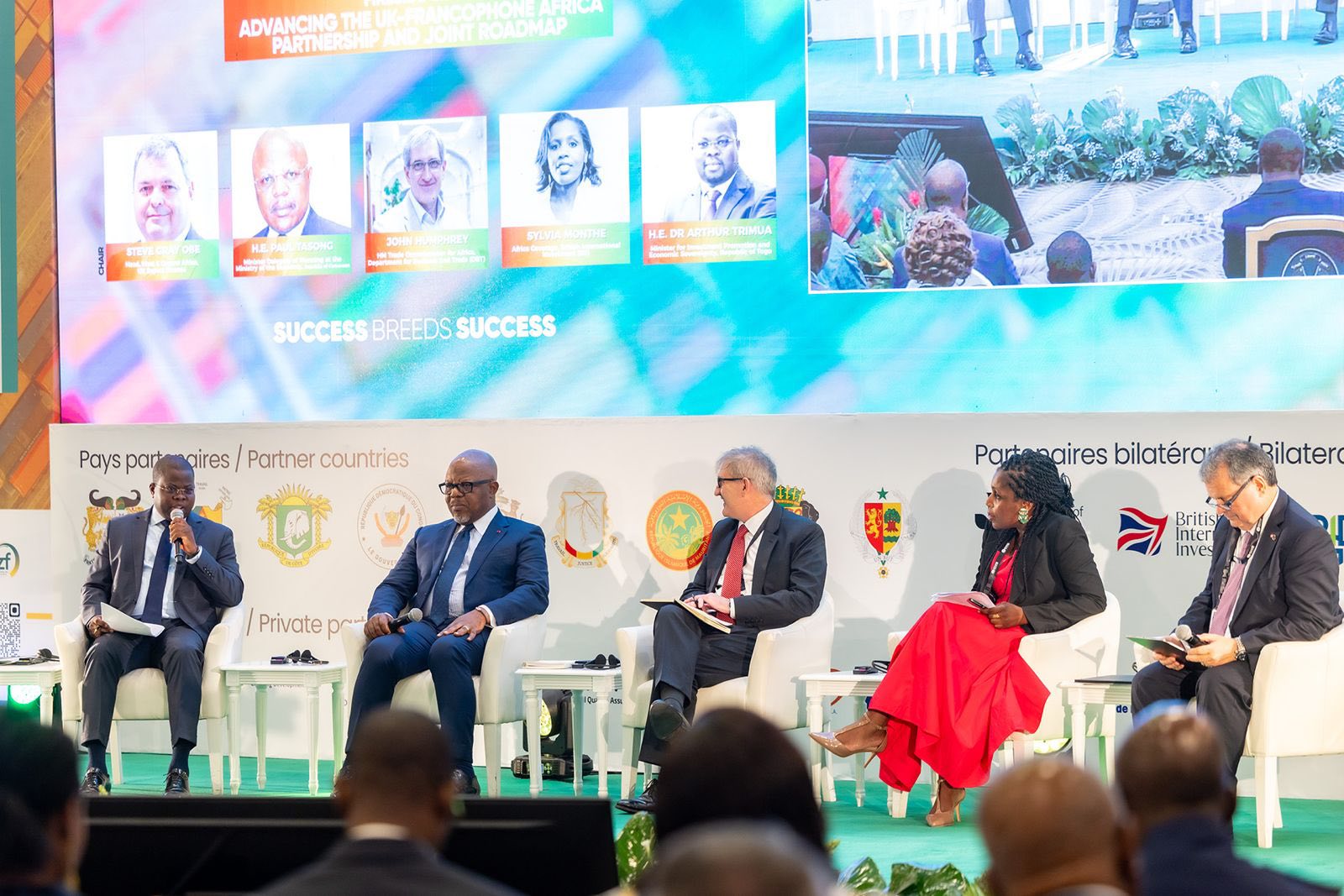 À Lomé, le Forum UK-WCAF réunit plus de 600 décideurs pour renforcer les partenariats Royaume-Uni–Afrique francophone. Le Togo au cœur des ambitions économiques régionales.