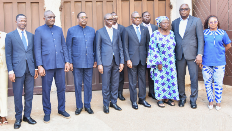 Le ministre Gilbert Bawara renforce la coopération avec la HAPLUCIA lors d’une visite stratégique à Lomé, réaffirmant l’engagement du gouvernement togolais pour une gouvernance transparente et une lutte accrue contre la corruption.