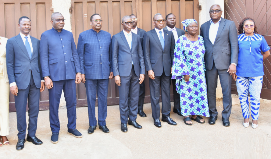 Le ministre Gilbert Bawara renforce la coopération avec la HAPLUCIA lors d’une visite stratégique à Lomé, réaffirmant l’engagement du gouvernement togolais pour une gouvernance transparente et une lutte accrue contre la corruption.