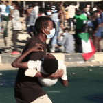 Au Soudan, la guerre entre l’armée et les FSR fait rage depuis 2023. El Fasher tombe, la famine menace, et la communauté internationale reste en retrait. Analyse d’un conflit oublié.