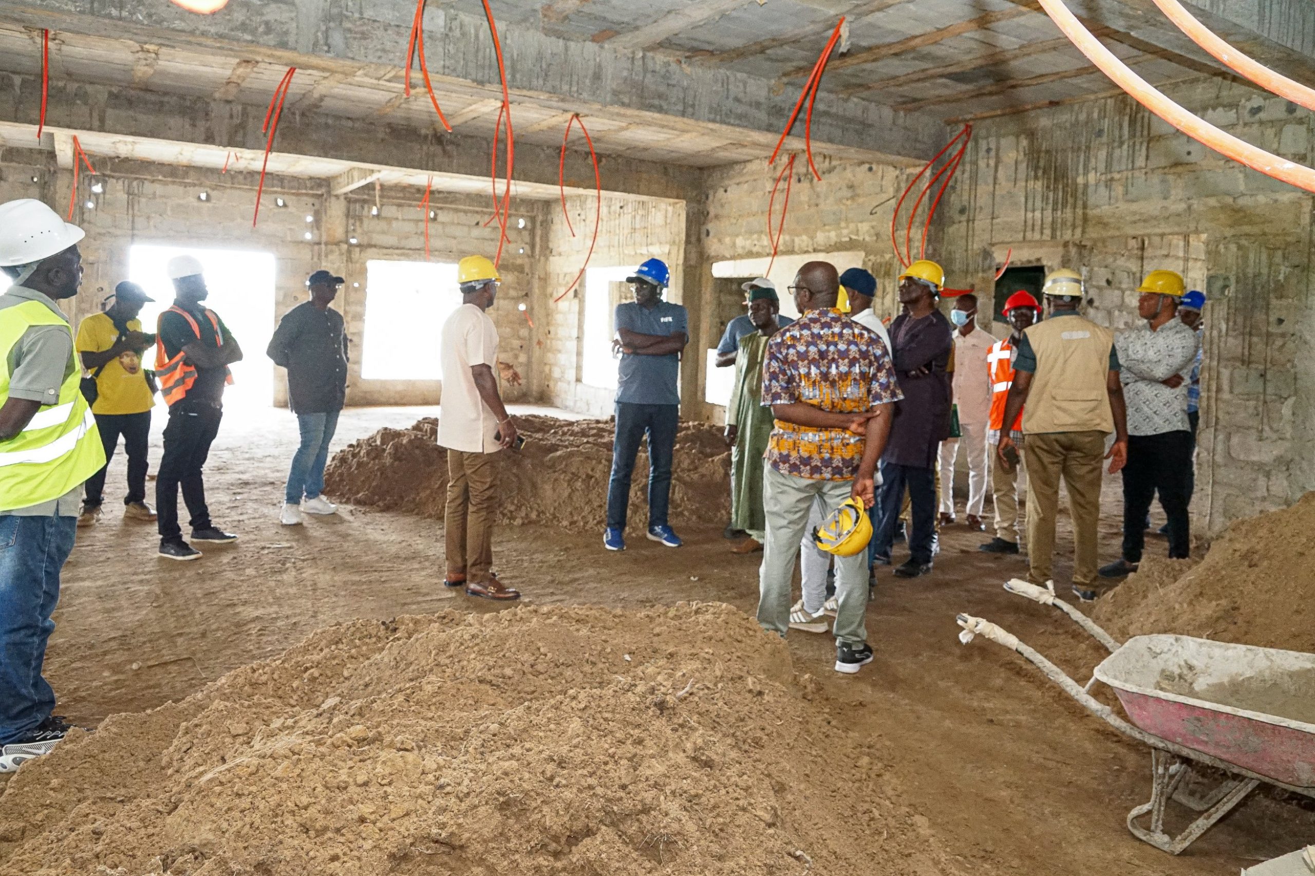 Validé par la FIFA, le Centre Technique National de Gbavé incarne l’ambition du Togo pour un football moderne et performant. Ce complexe de 20 hectares, financé par le programme FIFA Forward, vise à former l’élite sportive nationale et régionale.