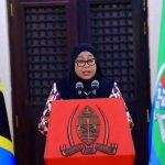 Tanzanie : Polémique autour de la Présidente Samia Suluhu Hassan après avoir nommé sa fille et son gendre. Les critiques dénoncent un risque de népotisme.