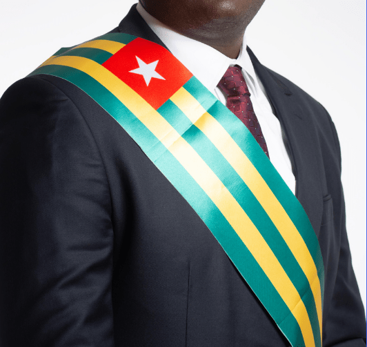 Au Togo, les nouveaux maires élus entreront en fonction à partir du 12 novembre 2025. Les cérémonies de passation de service, organisées dans les 117 communes, marquent une étape clé du processus de décentralisation et du renforcement de la gouvernance locale.