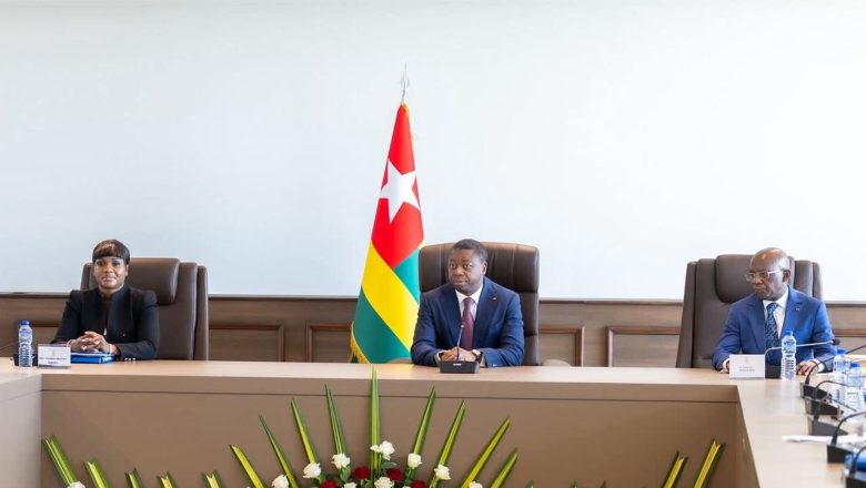 Faure Gnassingbé lance le budget 2026 avec un avant-projet axé sur l’innovation, l’inclusion et la transparence. Le Togo amorce une nouvelle dynamique économique sous la Ve République.
