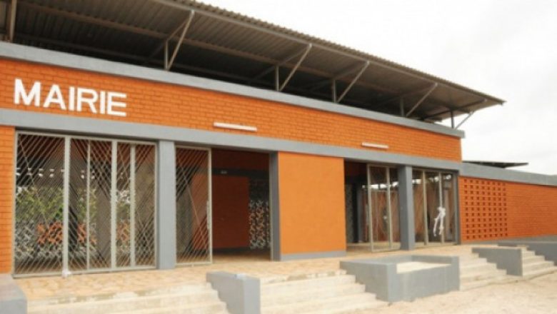 Lors de la Journée nationale de la commune togolaise 2025, élus et partenaires discutent des défis et solutions pour renforcer la trésorerie locale et accélérer la décentralisation