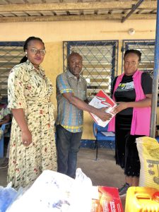 À Lomé, la Commune Golfe 2 et l'ONG Hope Actions offrent des vies aux enfants handicapés du centre ENVOL. Un geste de solidarité fort pour un Noël inclusif.