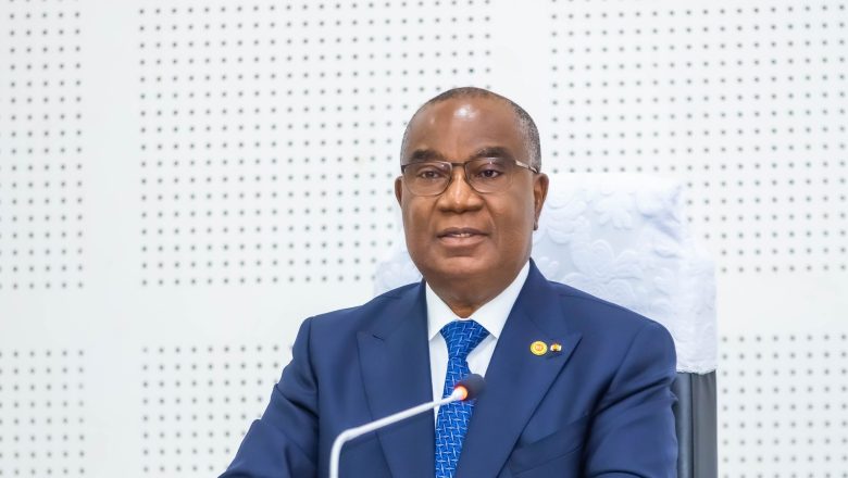 e Parlement togolais a adopté la loi de finances 2026. Le président Klassou a salué un budget aligné sur la vision du "Président du Conseil", Faure Gnassingbé, et prévoyant une croissance supérieure à 6 % dans le cadre de la nouvelle ère institutionnelle.