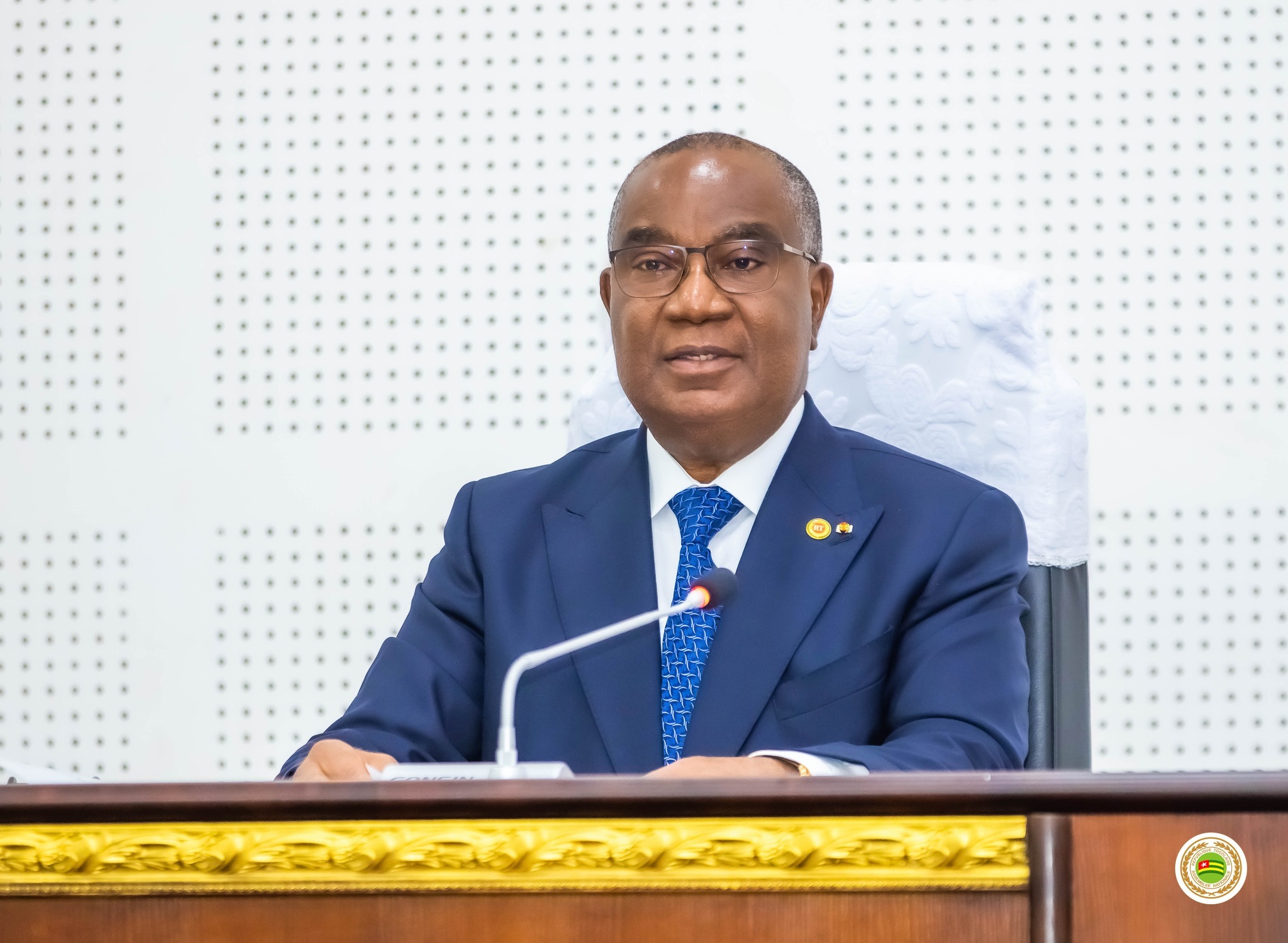 e Parlement togolais a adopté la loi de finances 2026. Le président Klassou a salué un budget aligné sur la vision du "Président du Conseil", Faure Gnassingbé, et prévoyant une croissance supérieure à 6 % dans le cadre de la nouvelle ère institutionnelle.