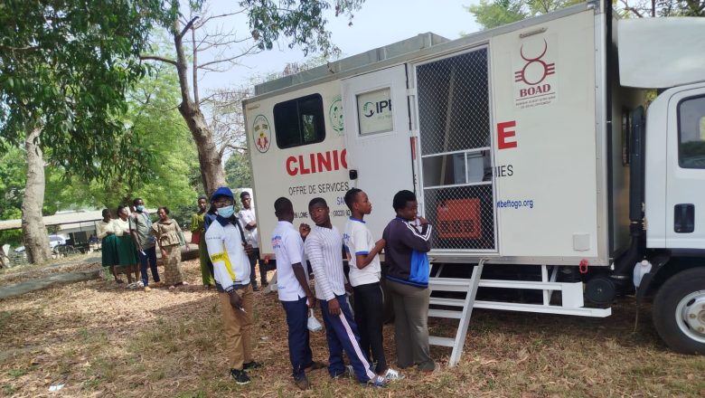 À l'occasion de ses 50 ans, l'ATBEF a organisé une campagne de dépistage gratuit du VIH et des IST au Campus Sud de l'Université de Kara. Un record de mobilisation.