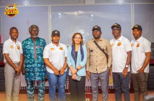 À Kara, un atelier professionnel organisé pour les 10 ans des Kara Music Awards forme artistes et acteurs culturels aux stratégies numériques, à la promotion en ligne et aux nouveaux outils de l’industrie créative.