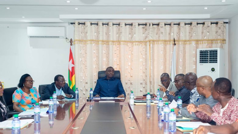 La commune du Golfe 3 (Lomé) adopte son budget 2026 de 1,3 milliard FCFA. Priorité à la propreté urbaine, aux infrastructures scolaires et à la modernisation numérique pour le bien-être des citoyens.