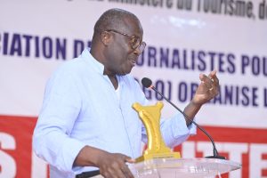 Le Maire du Golfe 1, Joseph Gomado, remporte le Prix de l'Innovation Littéraire 2025. Son ouvrage sur les défis de la gouvernance 