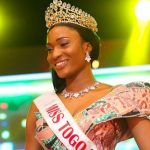 Angèle Prudence Eyou, étudiante en comptabilité, est Miss Togo 2026. Son sacre à Lomé récompense l'alliance de la beauté et de l'éloquence, ouvrant la voie à son projet d'autonomisation des jeunes filles.