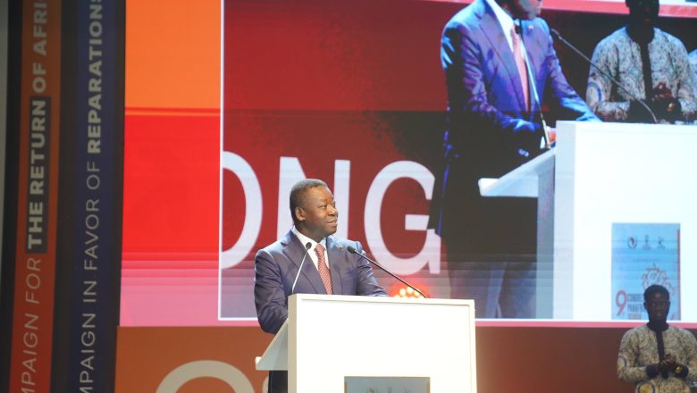 Lomé accueille le 9e Congrès Panafricain (8-12 déc.). Objectifs : Réparations, réforme de l'ONU, et la Diaspora. Analyse des débats, de l'idéal d'unité africaine et des tensions politiques internes au Togo.