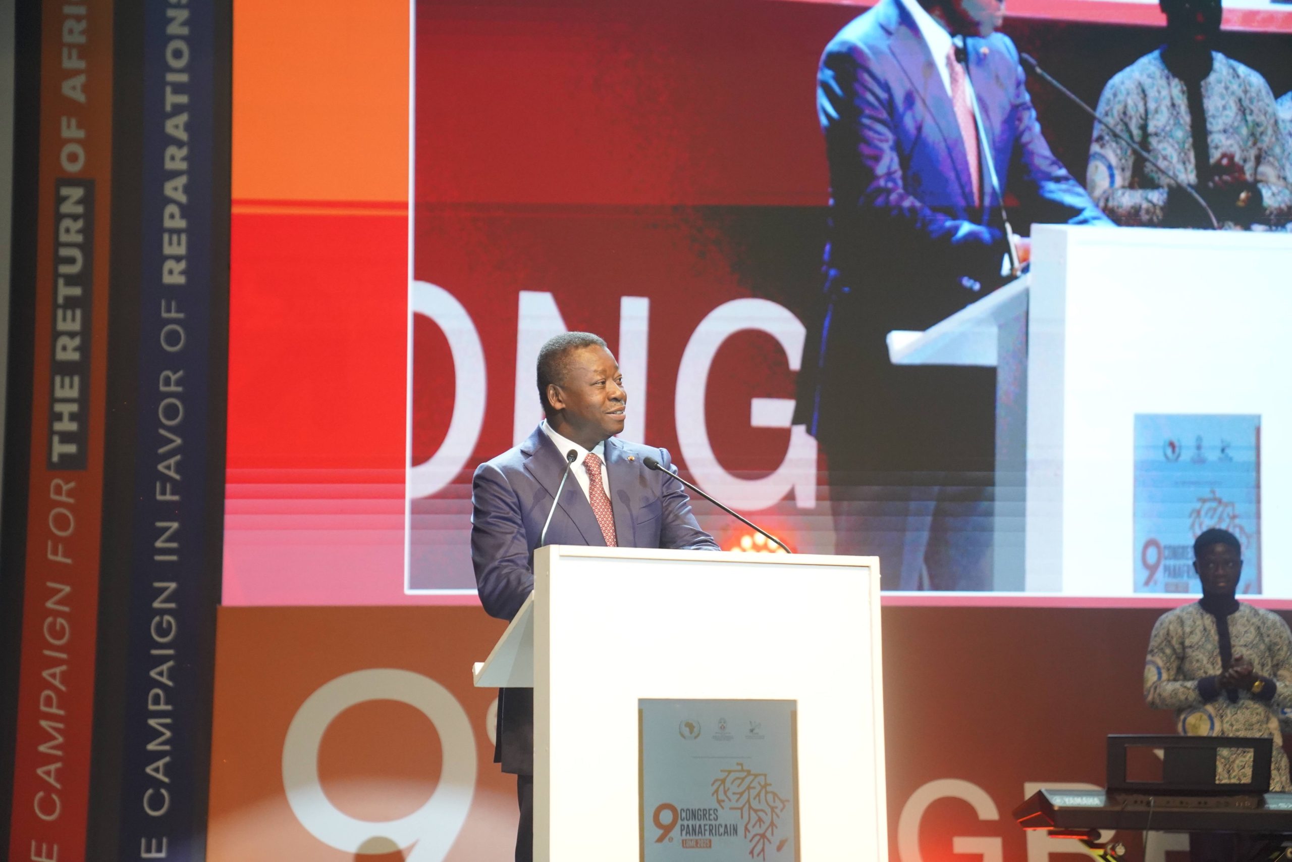 Lomé accueille le 9e Congrès Panafricain (8-12 déc.). Objectifs : Réparations, réforme de l'ONU, et la Diaspora. Analyse des débats, de l'idéal d'unité africaine et des tensions politiques internes au Togo.