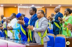 Analyse du premier discours sur l'état de la nation de Faure Gnassingbé sous la Ve République togolaise. Un appel à l'unité confronté au scepticisme de l'opposition et de la rue.