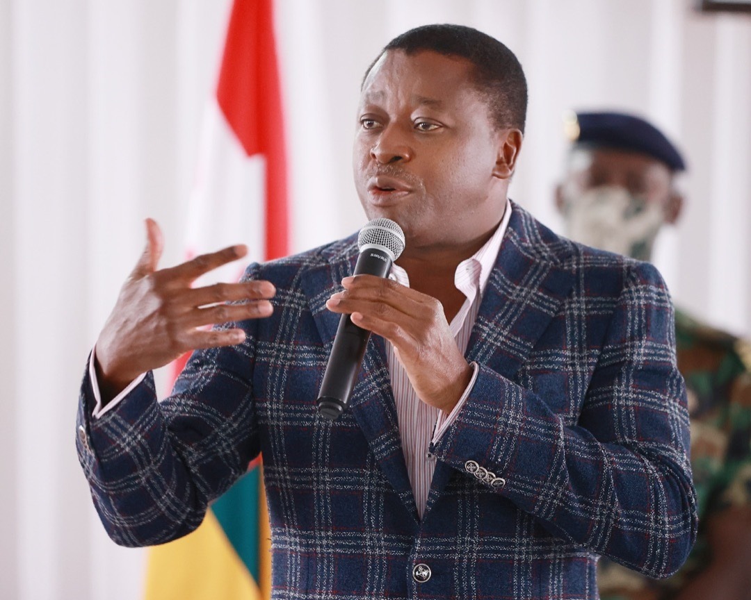 Faure Gnassingbé confirme son rôle de médiateur clé en Afrique de l’Ouest. Après le Mali, la Guinée et le Burkina, le président togolais prend la tête d’une mission tripartite pour tenter de sortir la Guinée-Bissau de son chaos politique. Tous les regards se tournent vers Lomé.