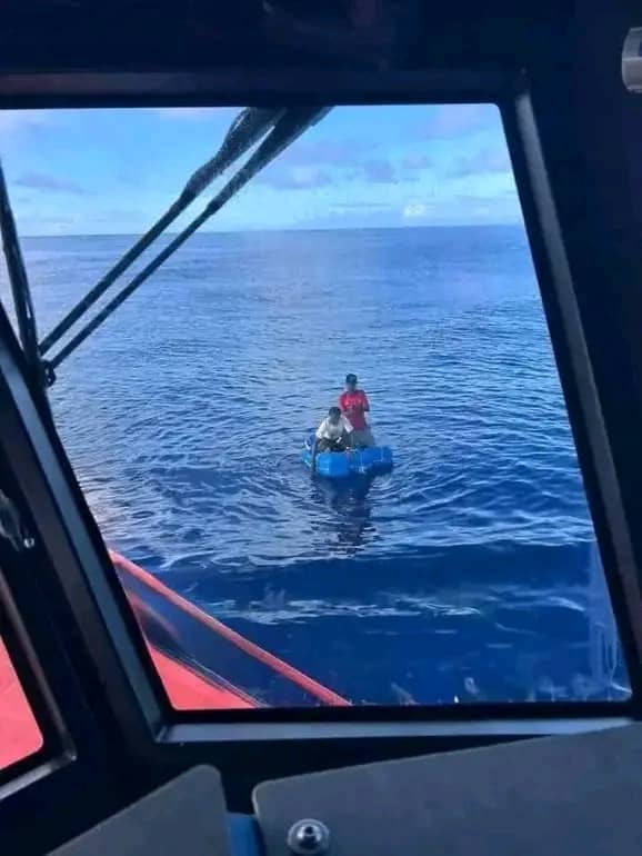 Deux jeunes Gambiens ont rejoint l’Espagne en parcourant près de 3 500 km d’océan avec de simples bidons comme flotteurs.