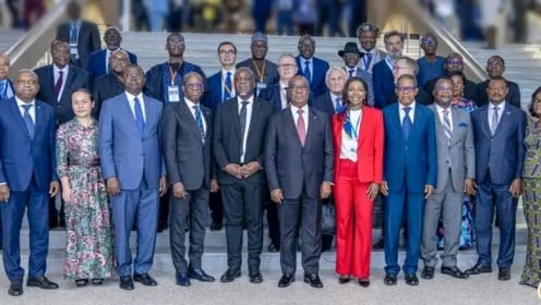 Le 39ᵉ congrès de la CIB à Lomé explore l'impact du numérique et de l'IA sur le droit. Le Ministre Pacôme Adjourouvi insiste sur l'anticipation de la transformation et l'encadrement éthique.