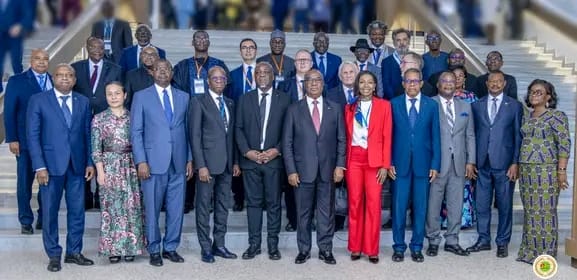 Le 39ᵉ congrès de la CIB à Lomé explore l'impact du numérique et de l'IA sur le droit. Le Ministre Pacôme Adjourouvi insiste sur l'anticipation de la transformation et l'encadrement éthique.