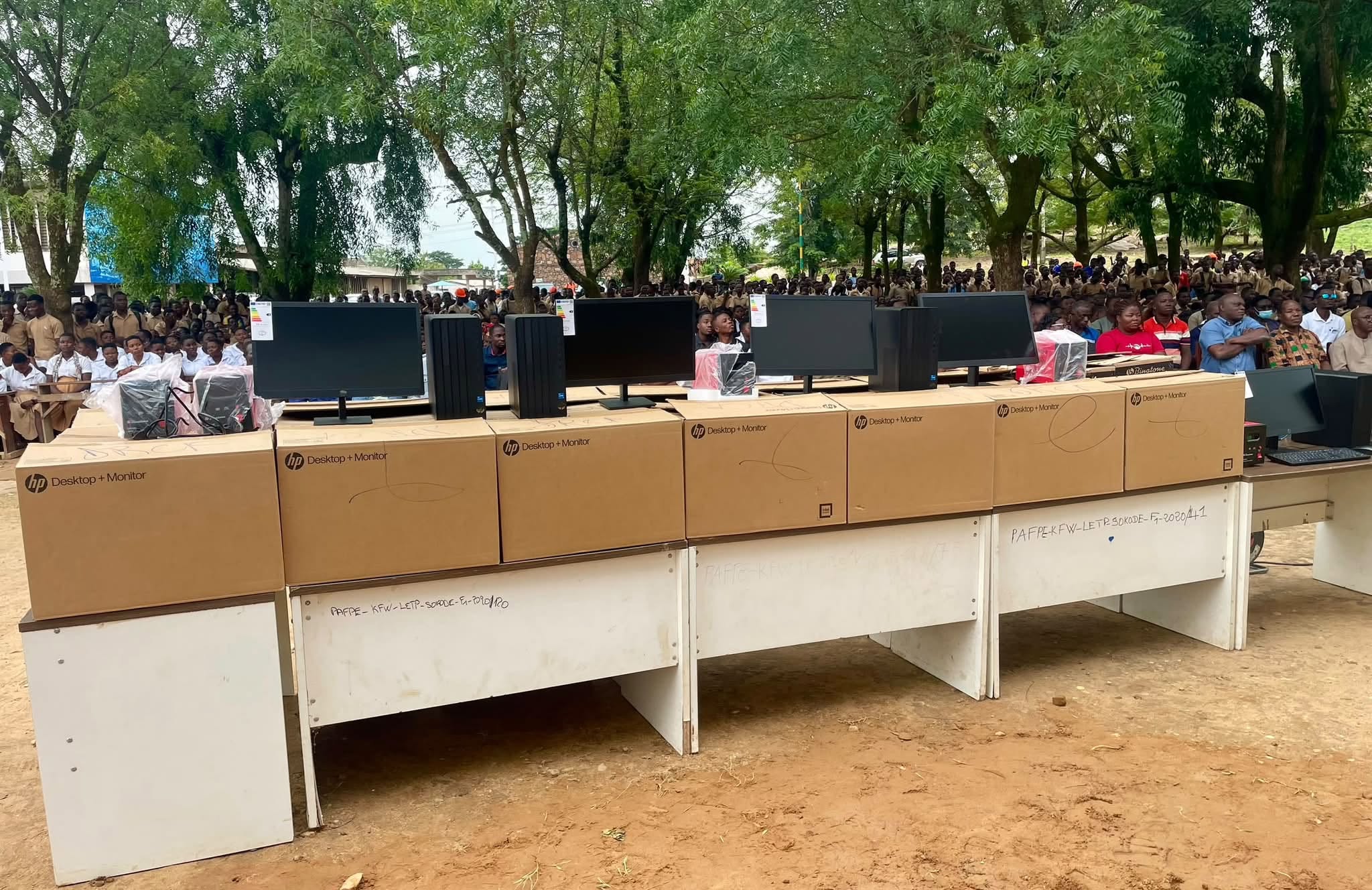 Sokodé : 20 ordinateurs remis au Lycée technique par le Conseil régional